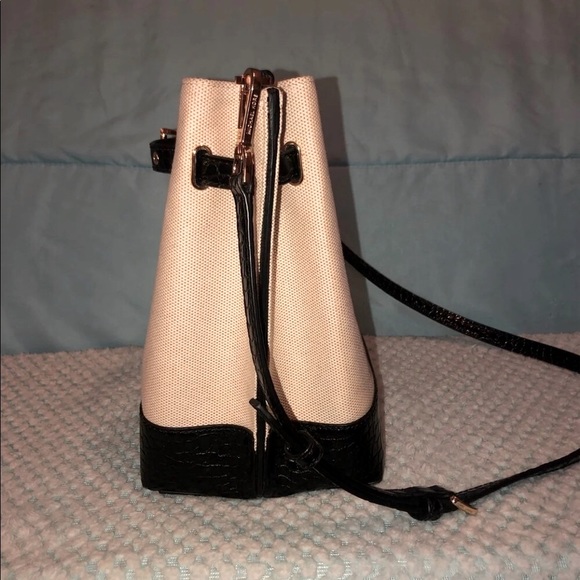 Michael Kors Bucket Bag $89 - Picture 9 of 11